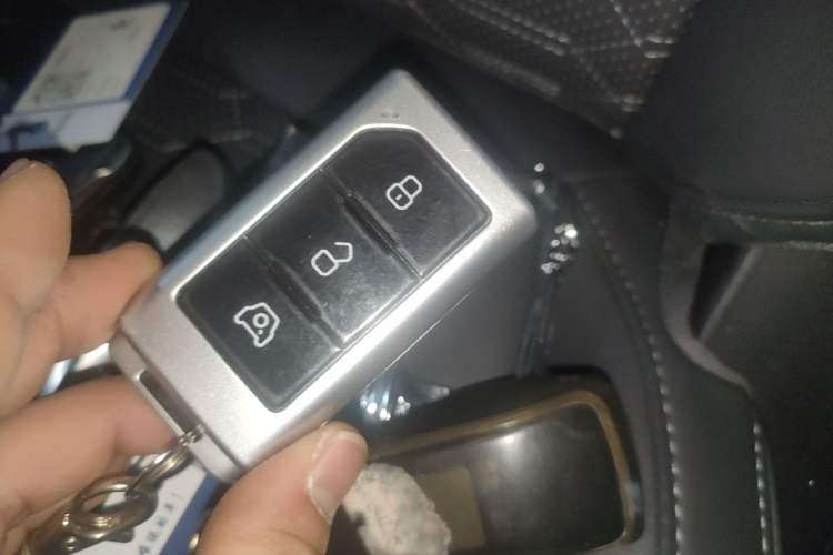 Used 212 T01 2024 2.0T Explorer
