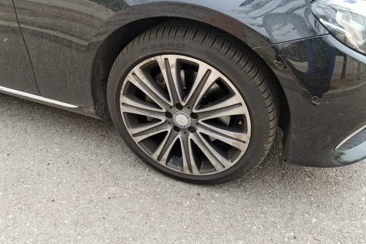 Used Mercedes-Benz E-Class 2016 E 300 L Luxury Model Right Front Wheel Hub