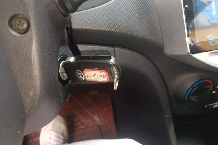 Used Hyundai Verna Ray 2016 1.4L Automatic Leading-Edge GLX
