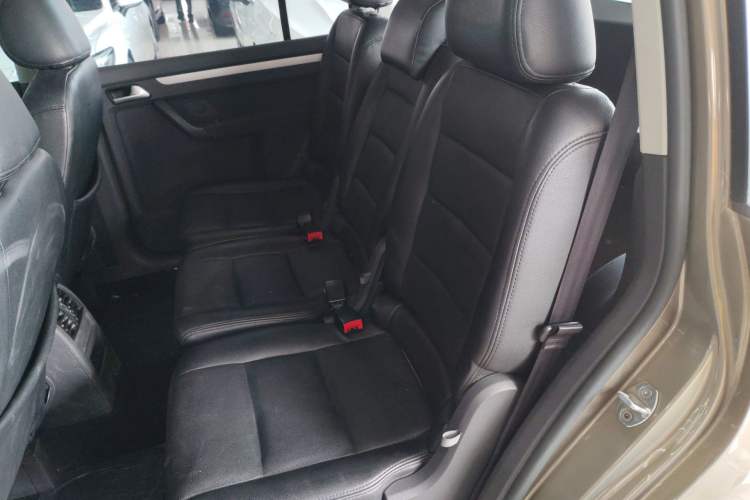 Used Volkswagen Touran 2015 1.4T Manual Fashion Edition 5-Seater
