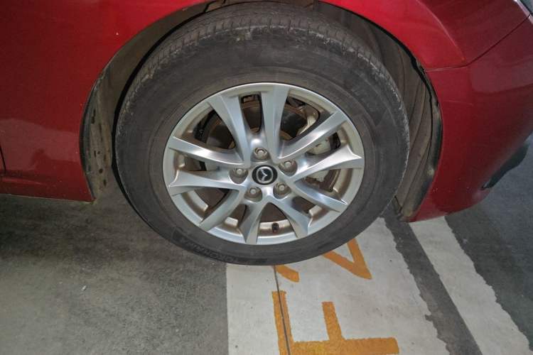 Used Mazda 3 Axela 2014 Sedan 1.5L Automatic Luxury Model
