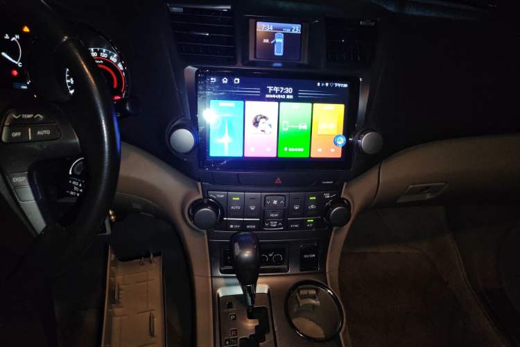 Used Toyota Highlander 2011 2.7L Two-Wheel Drive 7-Seater Luxury Edition Audio And AC Panel