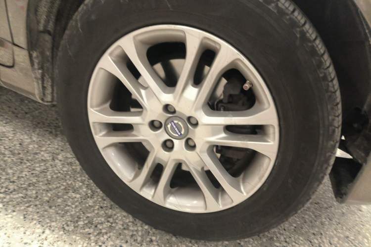 Used Volvo XC60 2015 T5 Smart Upgrade Model Right Front Wheel Hub
