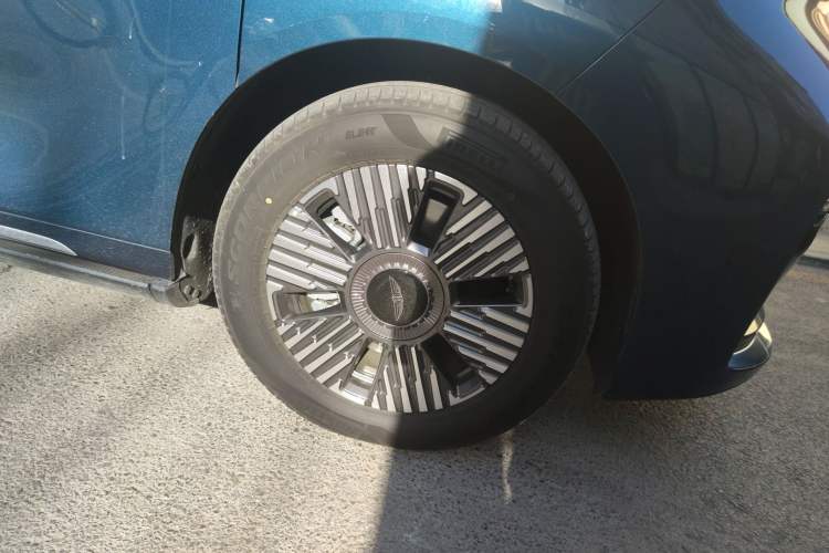 Used Geely Galaxy LEVC L380 2024 140-Degree 8-Seater Four-Wheel Drive Max
