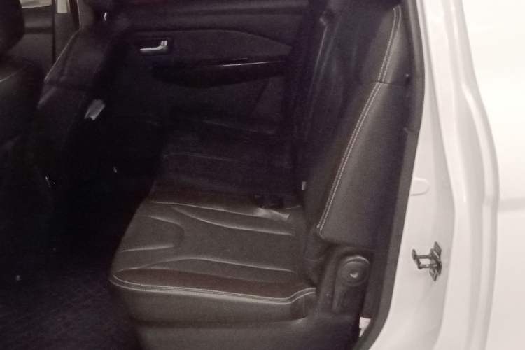 Used Dongfeng Fengon 370 2018 S370 1.5L Manual Luxury 5-Seater
