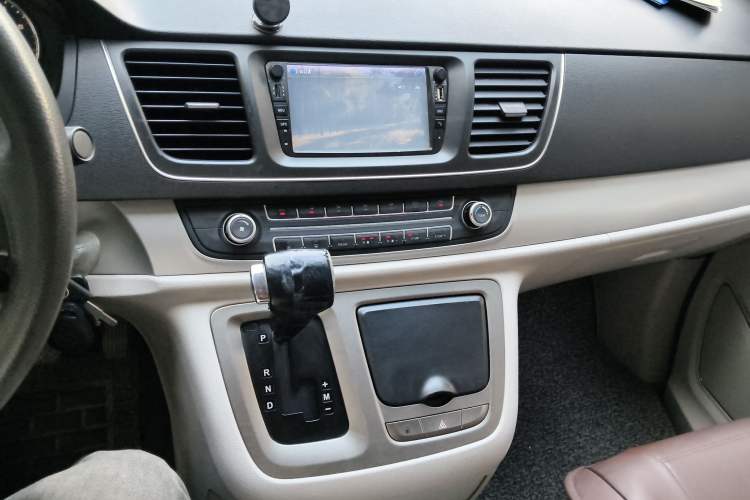 Used SAIC MAXUS G10 2014 2.0T Automatic Elite Edition
