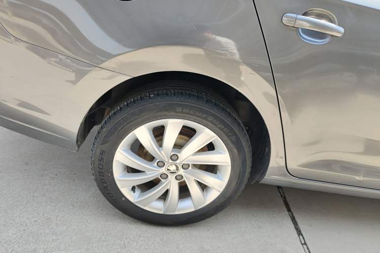 Used Skoda Rapid 2018 1.6L Manual Comfort Edition Right Rear Wheel Hub