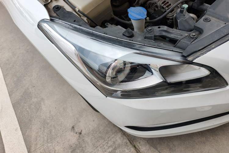 Used Hyundai Mistra 2014 1.8L Automatic Deluxe DLX Model Right Front Headlight