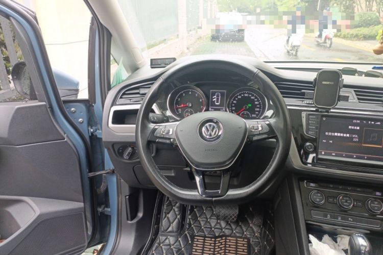 Used Volkswagen Touran 2018 Volkswagen Touran L 280TSI DSG Boundary Edition 7 Seats China VI Standard Steering Wheel