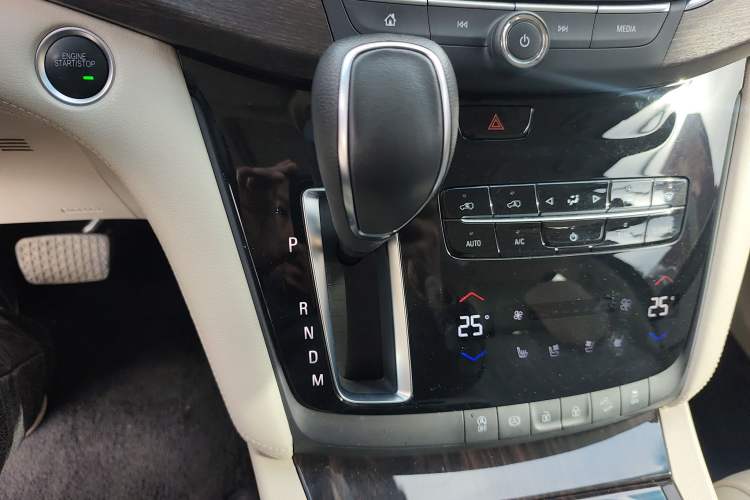 Used Buick GL8 2017 28T Avenir Avia National Emission Standard V