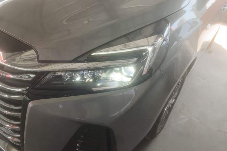 Used Buick GL8 2023 Facelifted Land Cruiser Executive Luxury Version