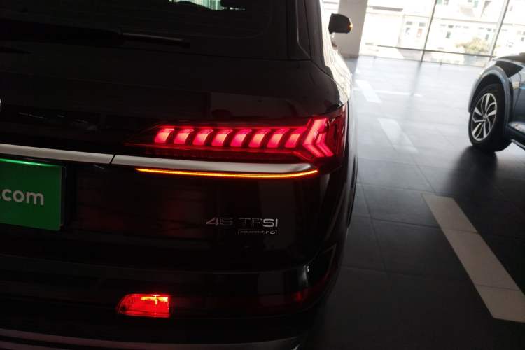 Used Audi Q7 2023 45 TFSI quattro S line Sport model