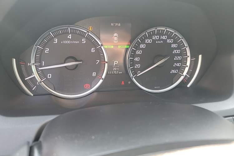 Used Acura TLX-L 2018 2.4L Deluxe Edition Odometer Close Up