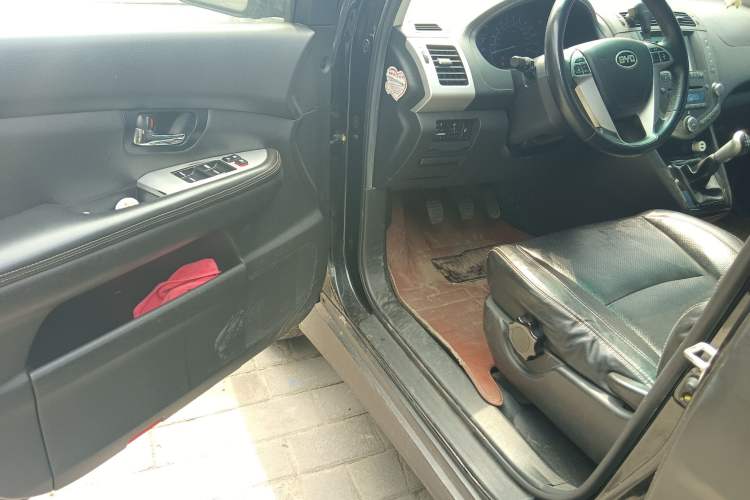 Used BYD S6 2013 Platinum Edition 2.0L Manual Luxury Model
