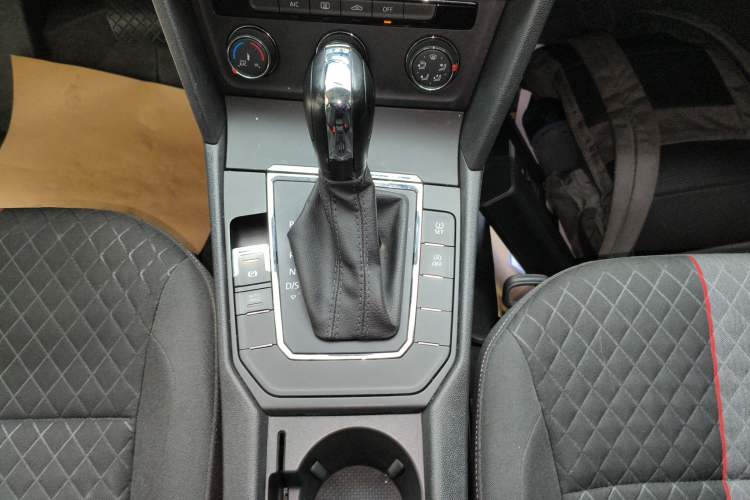 Used Volkswagen Lamando 2021 230TSI DSG Fashion Edition Gear Lever