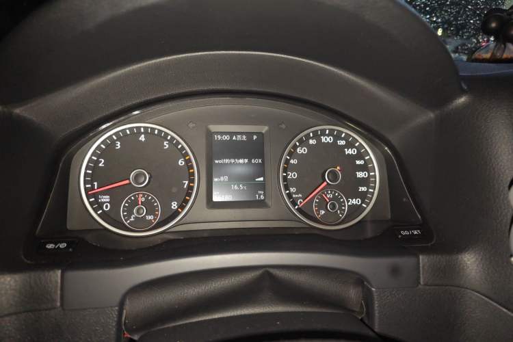Used Volkswagen Tiguan 2015 1.8TSI Automatic Two-Wheel Drive Luxury Model Instrument Cluster