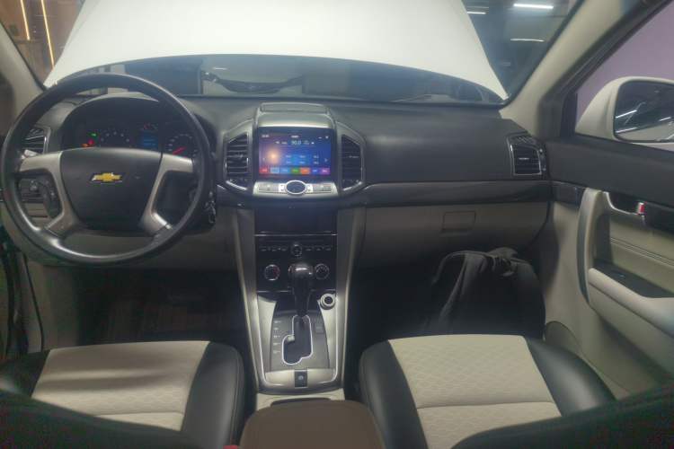 Used Chevrolet Captiva 2015 2.4L Two-Wheel Drive Urban Version 5 Seats Audio And AC Panel