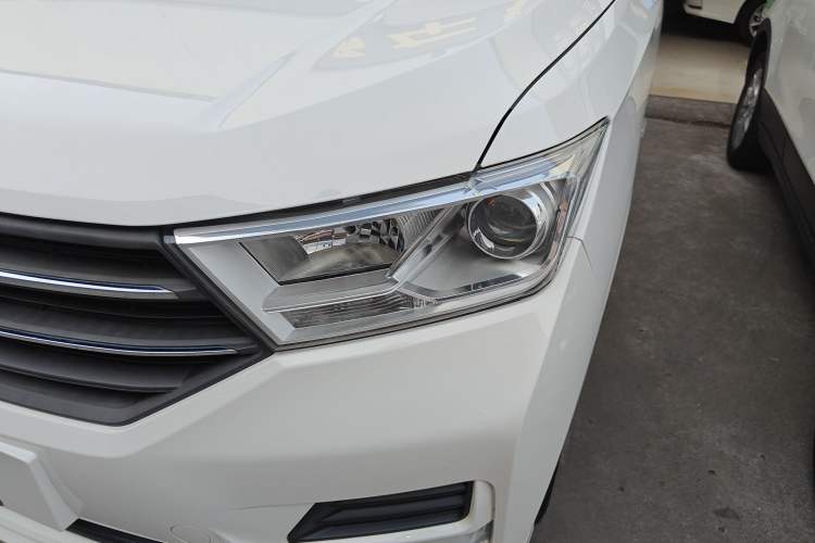 Used Wuling Hongguang 2021 1.5L S Standard Version LAR Left Front Headlight