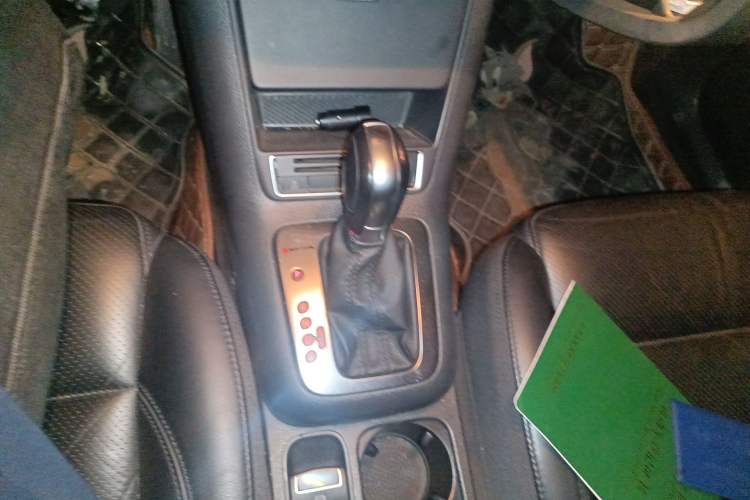 Used Volkswagen Tiguan 2013 1.8 TSI Automatic All-Wheel Drive Luxury Model Gear Lever