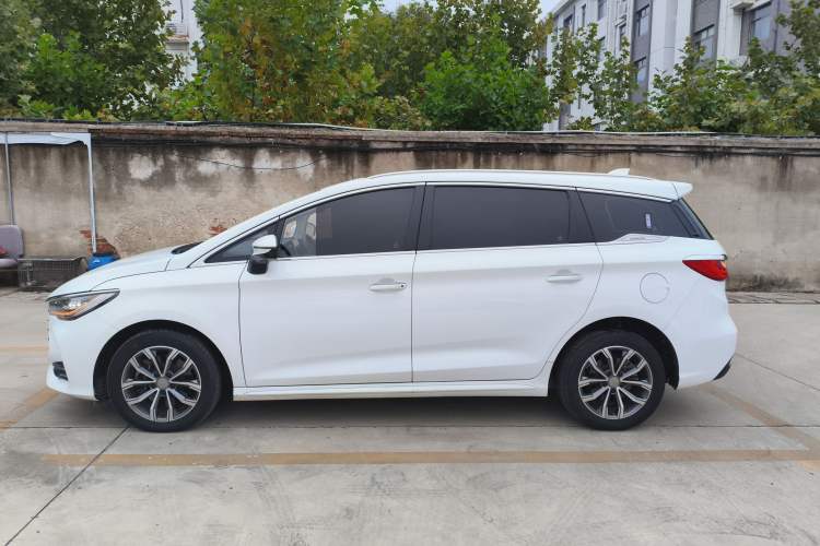 Used BYD Song MAX 2019 1.5T Automatic Smart Connect Ruiyi Sunroof Model 7 Seats China VI Standard
