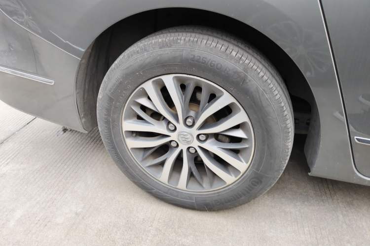 Used Buick GL8 2018 ES 28T Flagship Model China VI Standard
