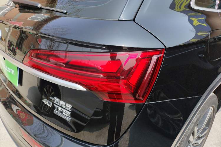 Used Audi Q5L 2022 40T Fashionable and Elegant Model
