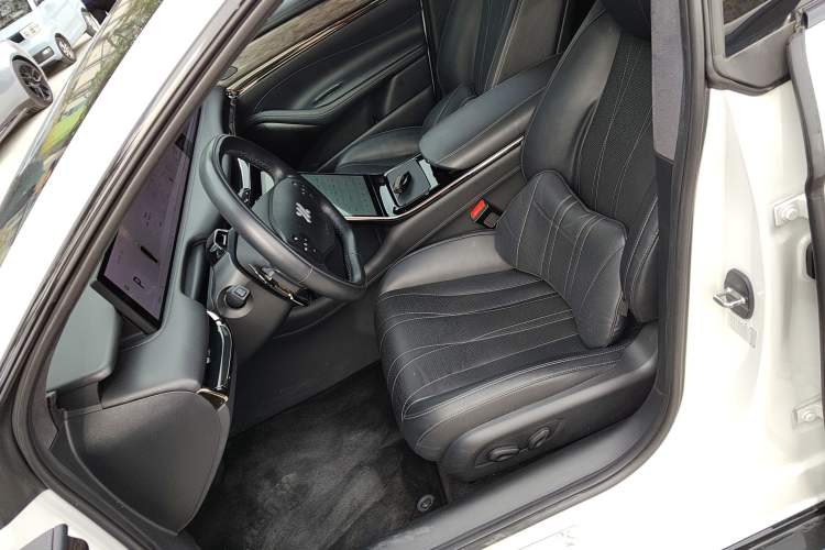 Used IM L7 2022 Dynamic Model Left Front Seat