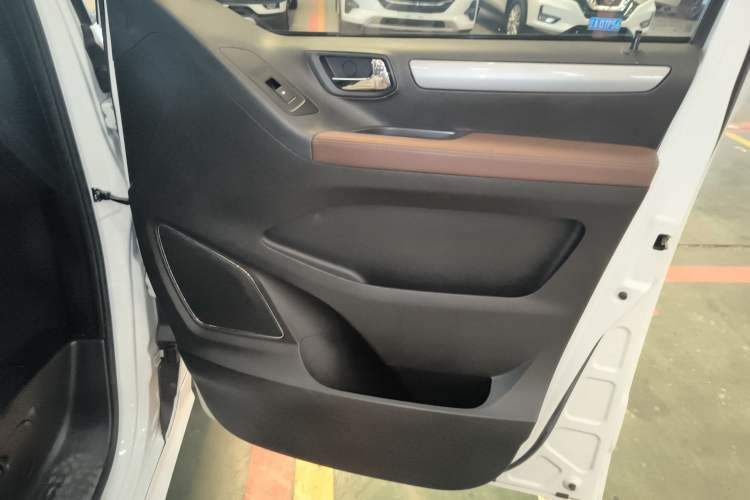 Used SAIC MAXUS G10 2022 2.0T Automatic Elite Edition Gasoline 7-Seater