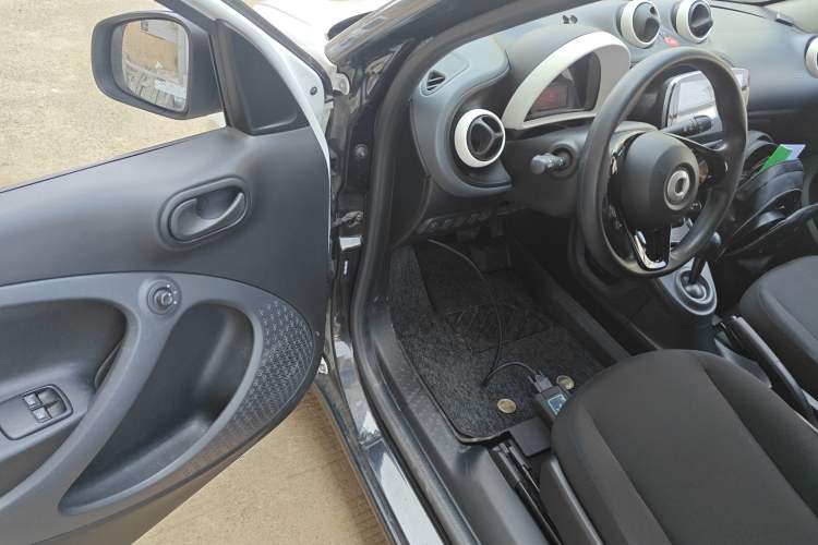 Used smart forfour 2016 1.0L 52 kW Dynamic Edition Driver Seat