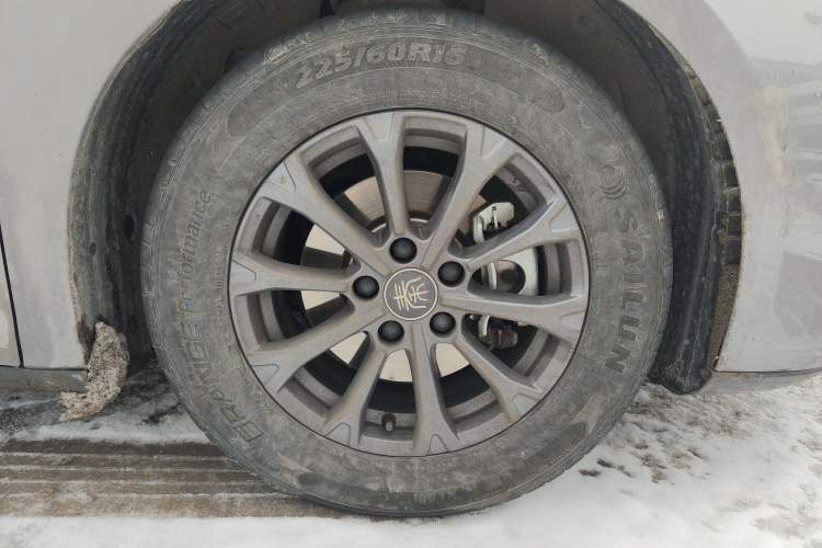 Used BYD Qin L 2024 DM-i 80KM Leading Model Right Front Wheel Hub