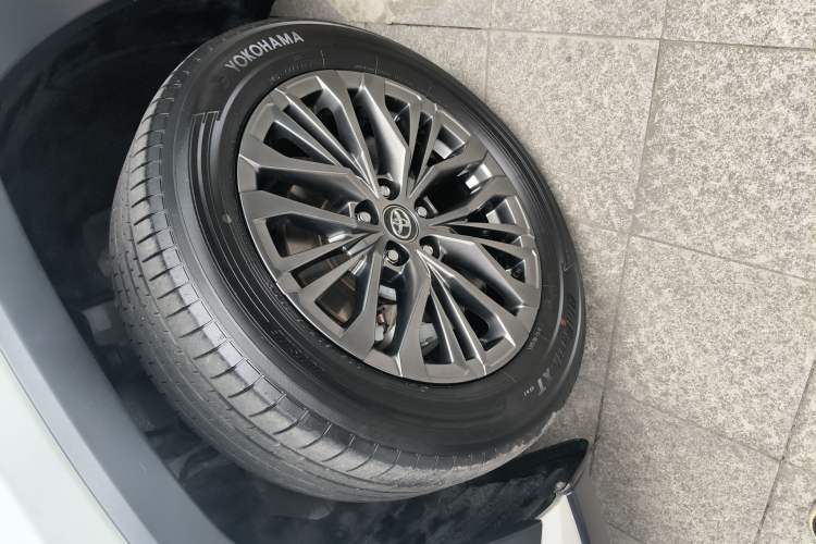 Used Toyota Wildlander 2023 Dual-Motor 2.5L E-CVT Two-Wheel Drive Luxury PLUS Edition Left Front Wheel Hub