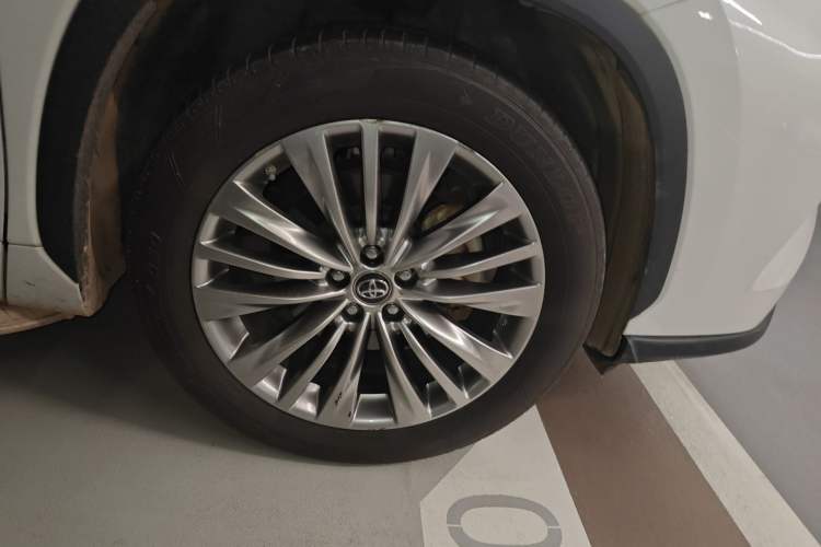 Used Toyota Highlander 2022 Dual-Engine 2.5L Four-Wheel Drive Supreme Edition 7-Seater Right Front Wheel Hub