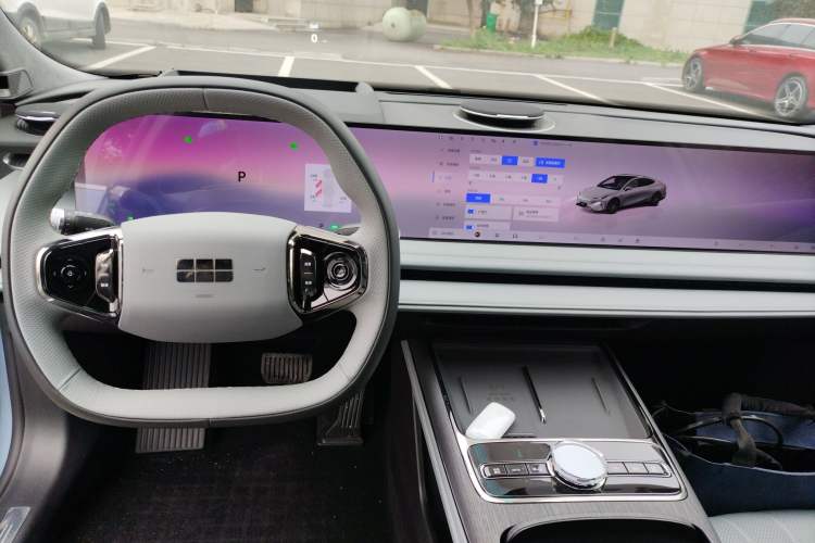 Used Geely Galaxy E8 2025 700 km Long-Range Intelligent Driving Version
