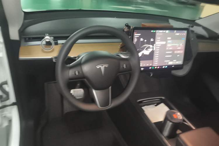 Used Tesla Model Y 2021 Long-Range All-Wheel-Drive Version