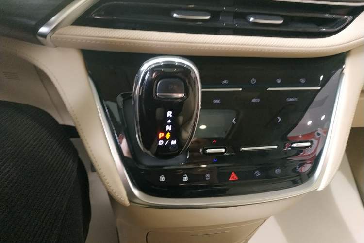 Used Buick GL8 2022 ES Landtrek 653T Luxury Edition
