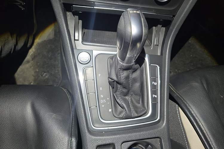 Used Volkswagen Golf 2017 230TSI Automatic Luxury Million-Vehicle Commemorative Edition Gear Lever