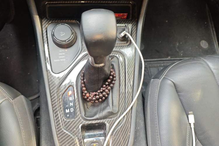 Used Jeep Cherokee 2019 2.0T Four-Wheel Drive Explorer Edition China V