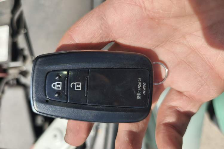 Used Toyota RAV4 2022 2.0L CVT Two-Wheel Drive Fashion Plus Edition Vehicle Key