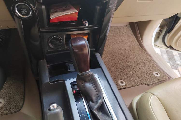 Used Toyota Prado 2015 2.7L Automatic Standard Edition Gear Lever
