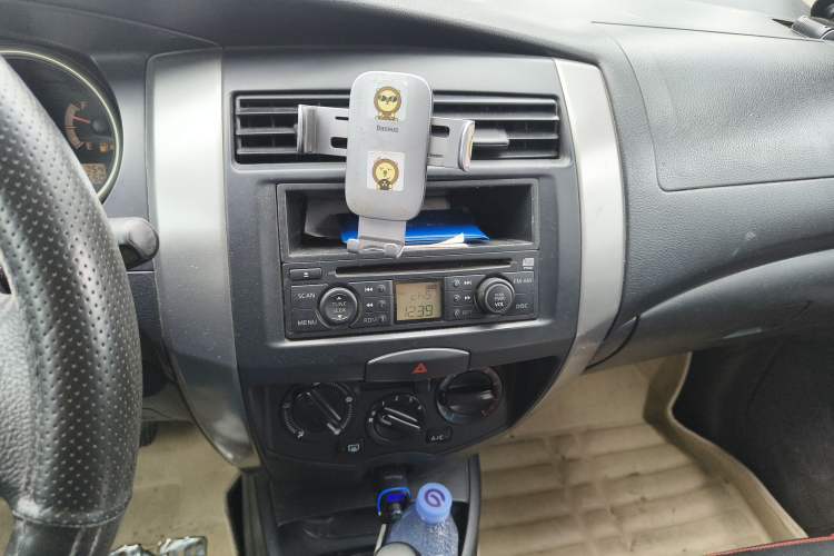 Used Nissan Livina 2010 Jingrui Edition 1.6L Automatic Smart Model Audio And AC Panel