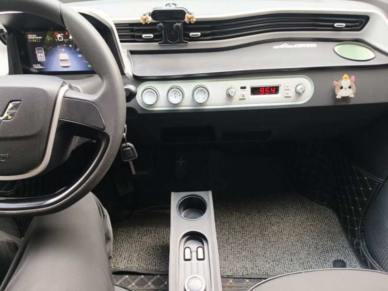 Used Wuling Hongguang MINIEV 2021 Macaron Premium Model – Lithium-NMC — 12
