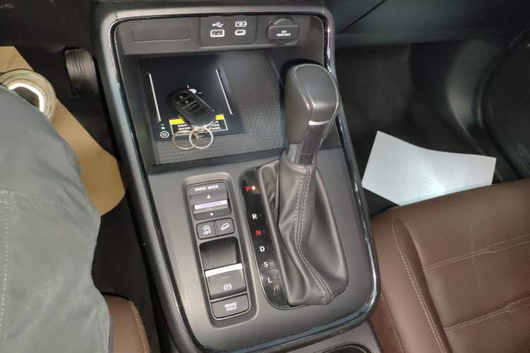 Used Honda CR-V 2023 240TURBO Two-Wheel Drive Smart Edition 5 Seats Gear Lever