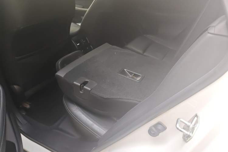 Used Subaru Outback 2015 2.5i Luxury Navigation Edition Left Rear Seat