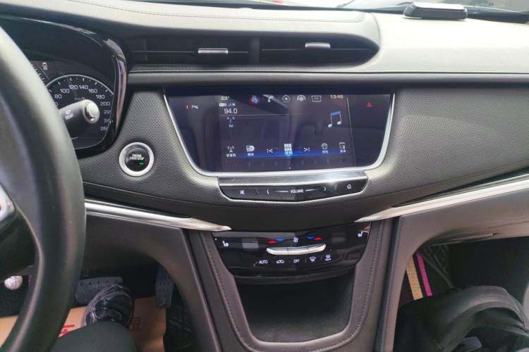 Used Cadillac XT5 2018 25T Luxury Model Audio And AC Panel