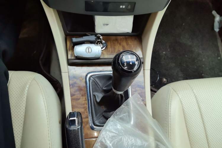 Used BYD G6 2011 2.0L Manual Luxury Edition
