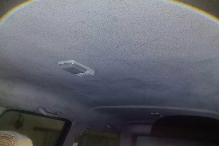 Used Foton Scenic 2010 2.8T Express Classic Short-Wheelbase Low-Roof Version 95 HP Equipped with 4JB1T Engine Headliner