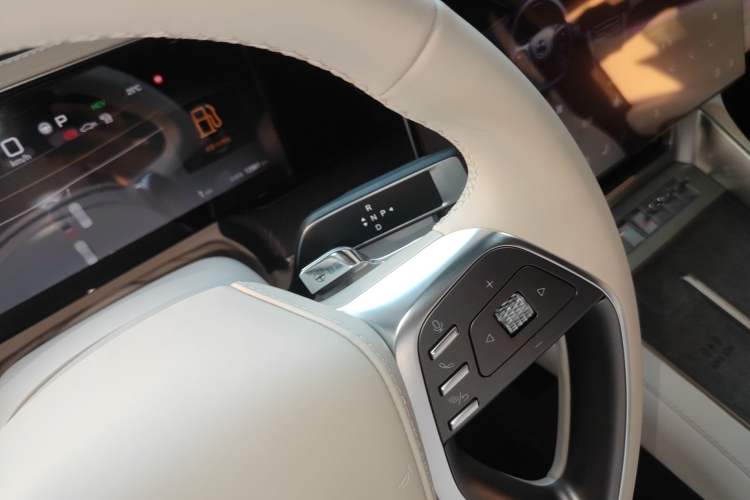 Used Denza Z9 2024 1100 km Four-Wheel Drive Max Version