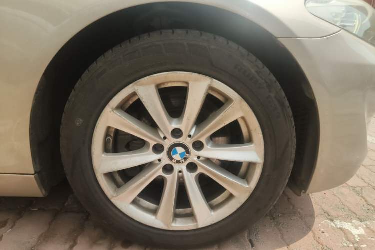 Used BMW 5 Series 2013 525Li Luxury Model
