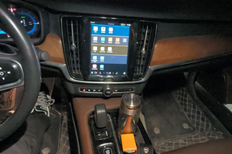 Used Volvo S90 New Energy 2022 T8 eDrive Hybrid Luxury Edition Audio And AC Panel