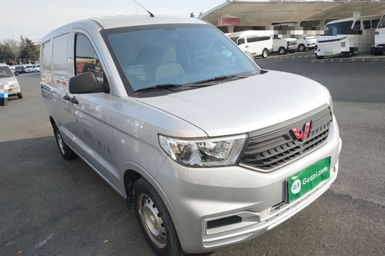 Used Wuling Hongguang V 2022 1.5L Jingqu Edition Enclosed-Window Vehicle with Hydraulic Power Steering LAR